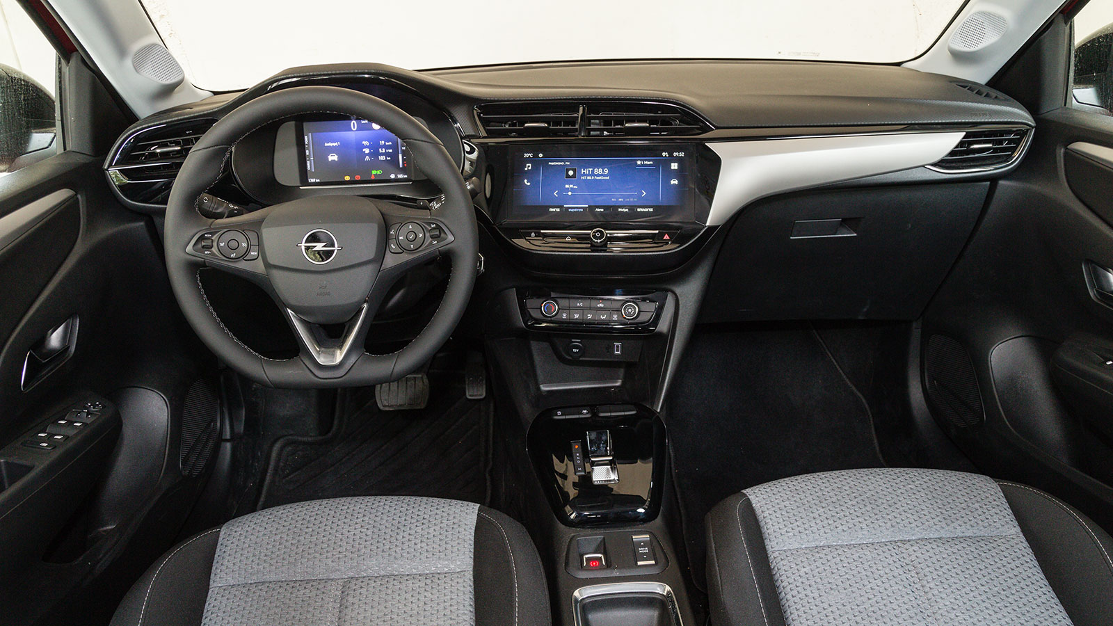 Opel Corsa VS Seat Ibiza Automatic 150ps. Ποιο ξεχωρίζει σε εξοπλισμό ασφάλειας και άνεσης.